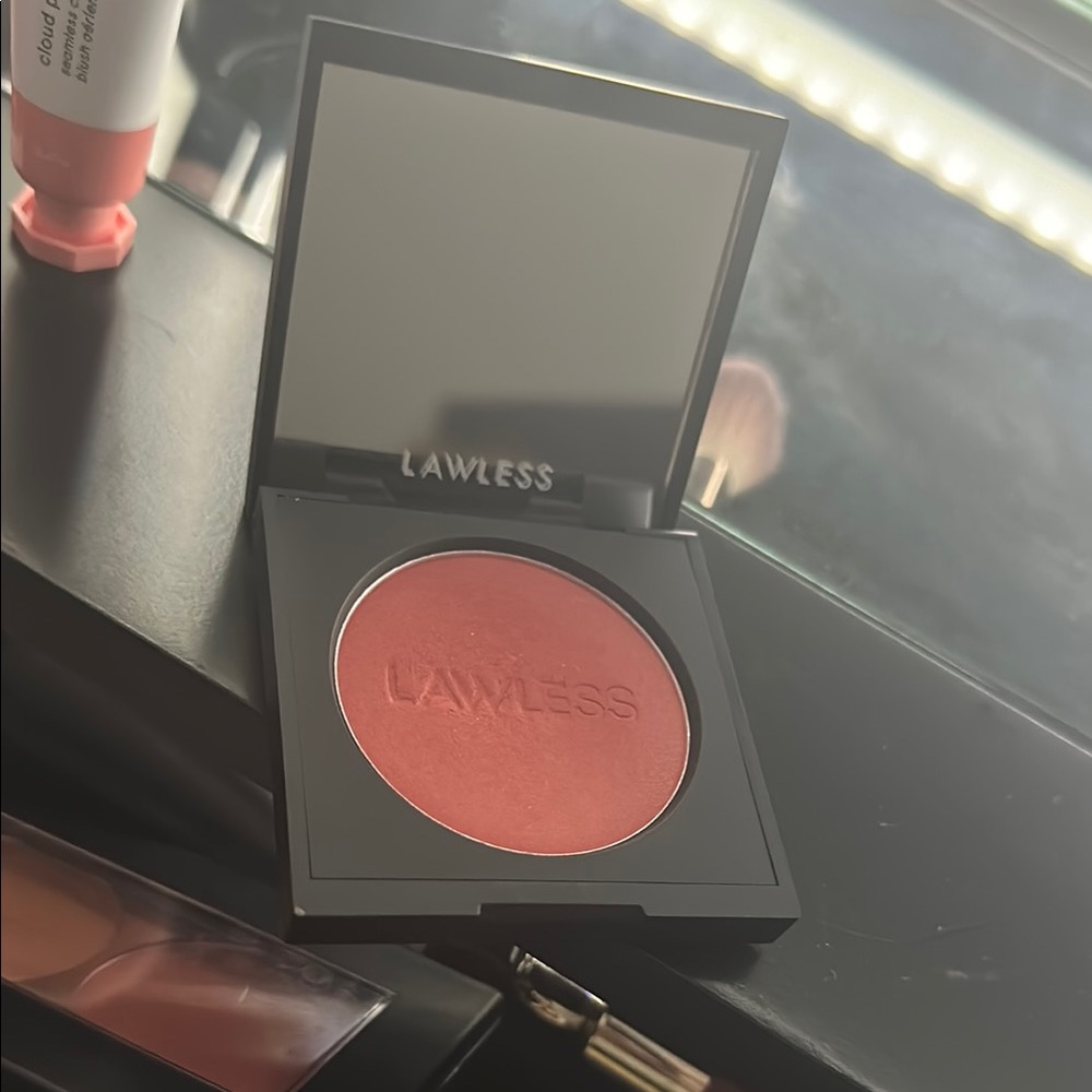 LAWLESS Pink Blush Matte Compact